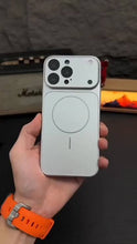 17 LOOK AG GLASS MAGSAFE CASE